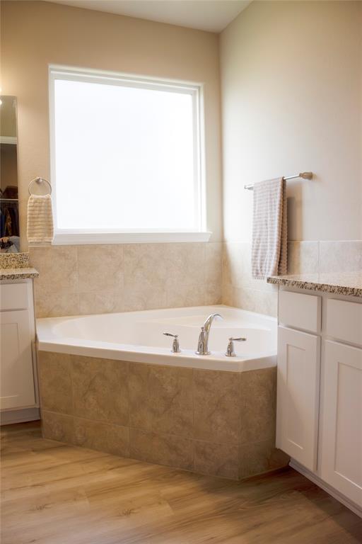 Soaking tub