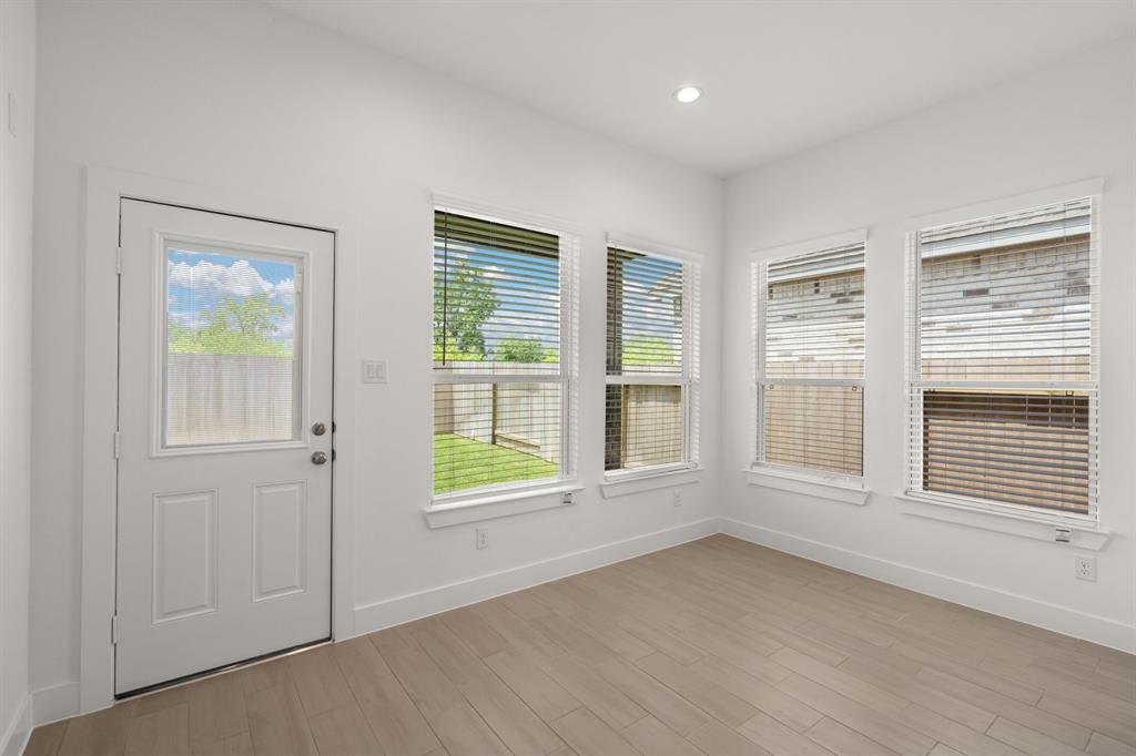 Photos are REPRESENTATIVE of the home /floor plan and are NOT of the actual home.  Selections, features, and room options may vary.  For more info., contact Chesmar Homes.