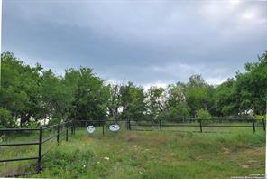 227 COUNTY ROAD 168, Floresville, TX, 78114