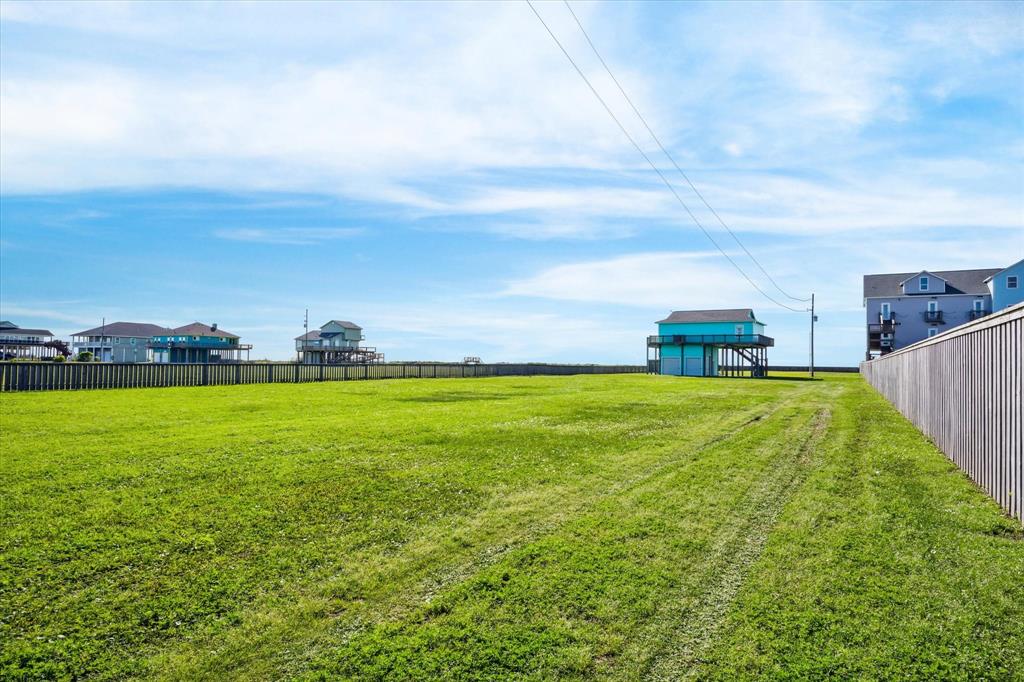 Front drive is stabilized for traffic with natural coastal growth cover