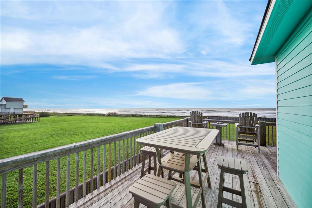 Side decks with views of the Gulf and Intercoastal canal