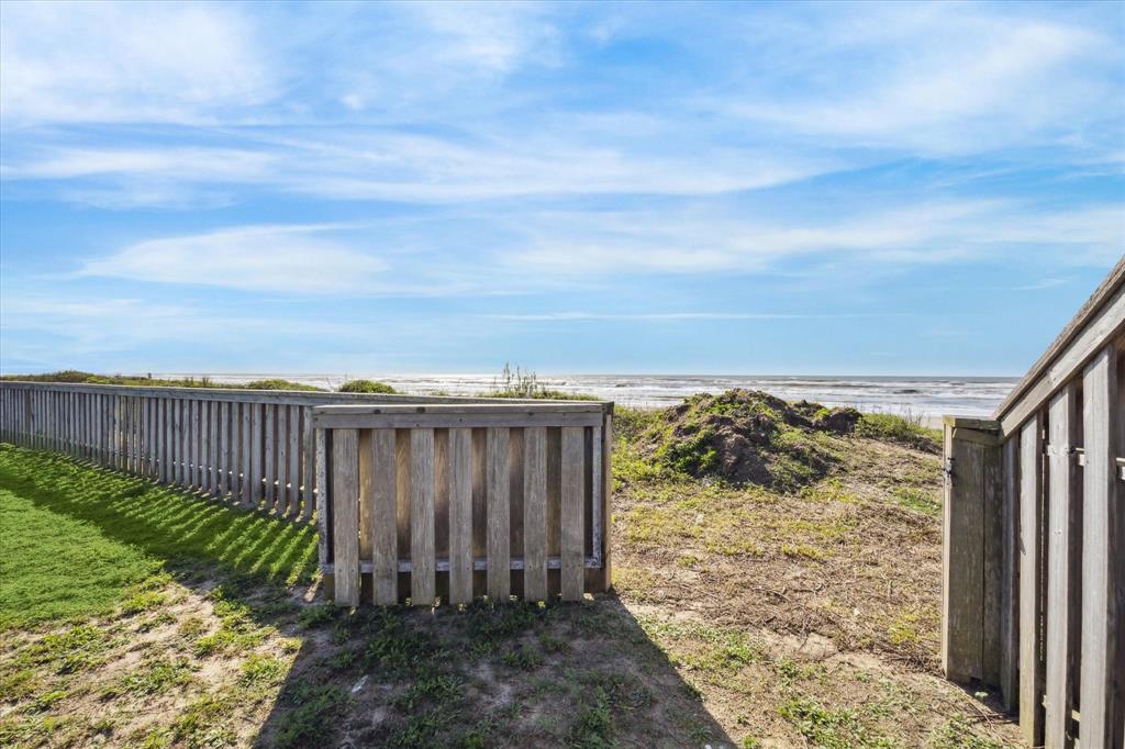 Private access to the beach