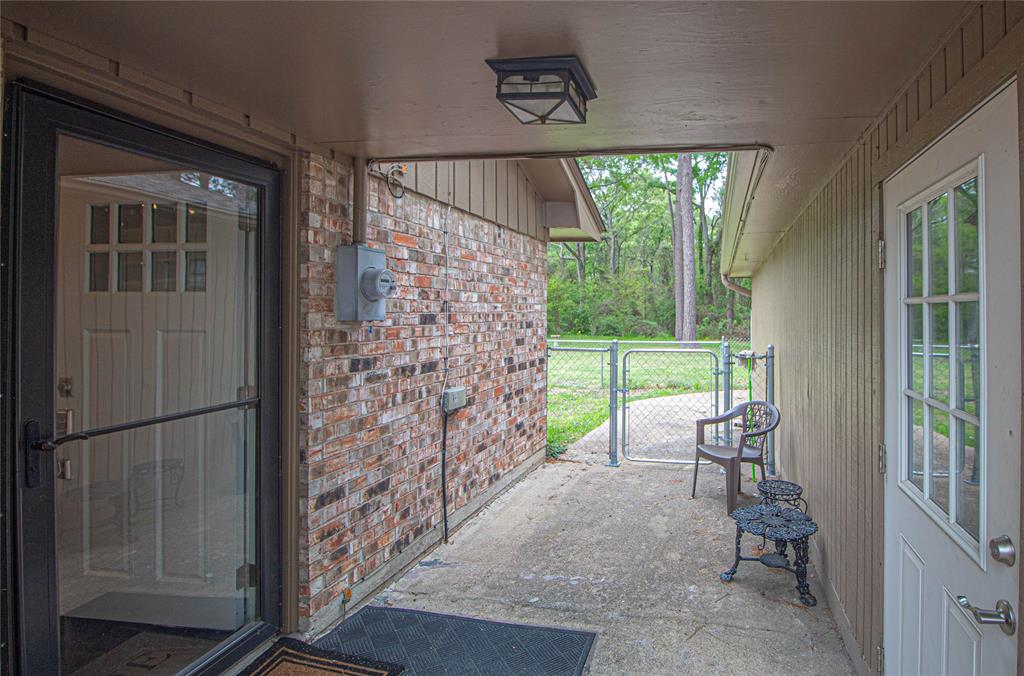 COVERED AREA BETWEEN GARAGE AND HOUSE