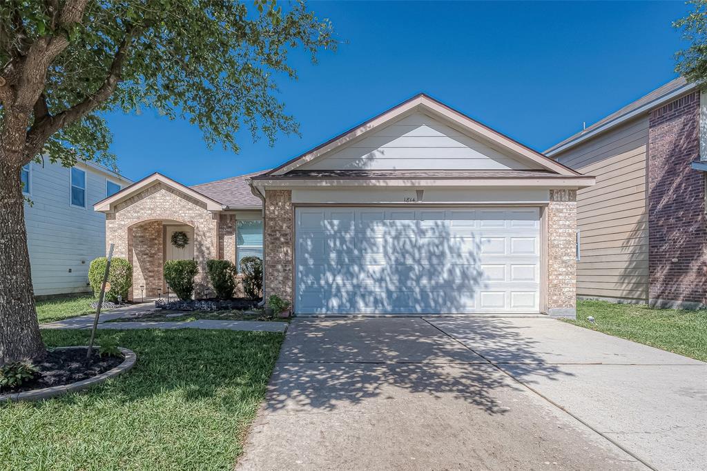 1814 Wooded Acres Drive, Humble, TX 