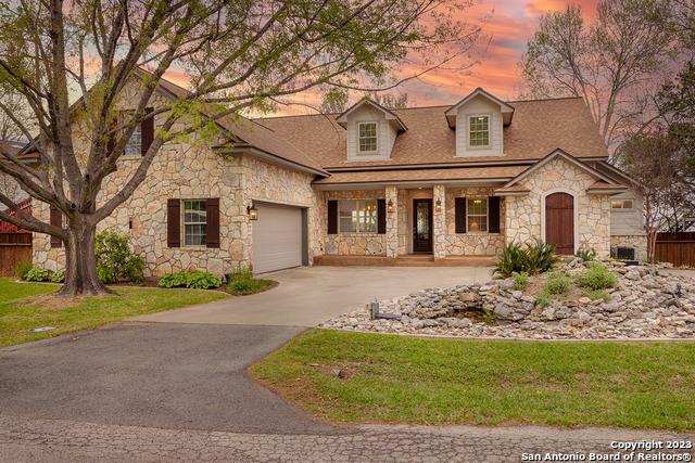 402 S Shorewood Dr