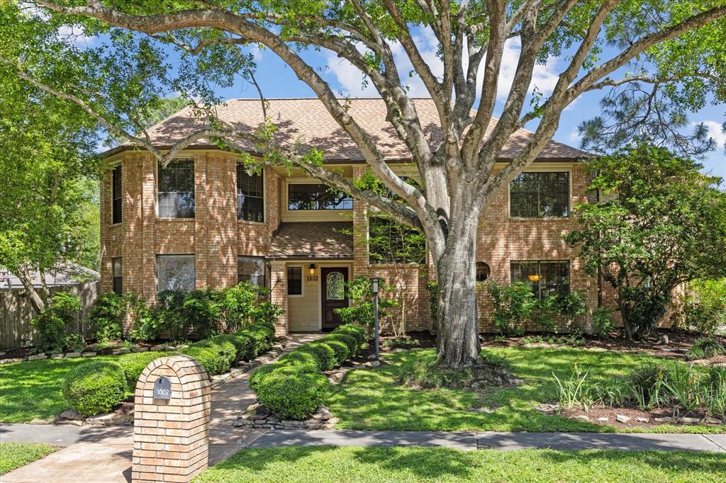 1802 Raintree Cir