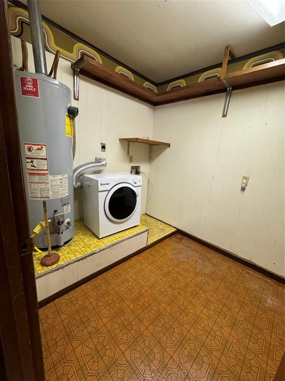 Utility room, located beside the kitchen