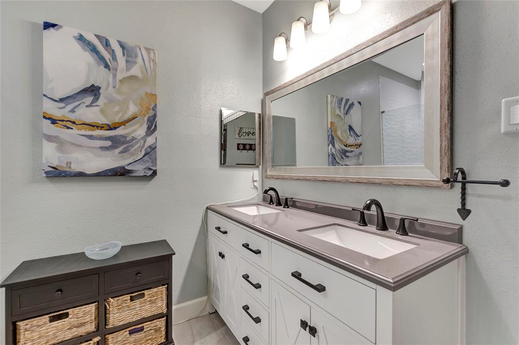 Primary Bathroom Ensuite has Quartz Countertops and Double Vanities!