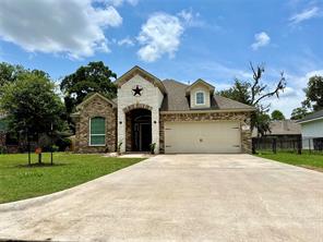 230 Edgewater Drive Dr, West Columbia, TX 77486