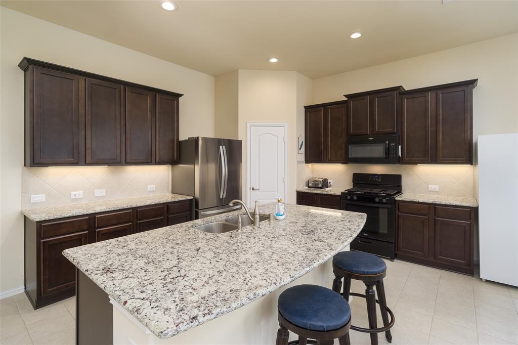 Beautiful kitchen, grand island offering additional seating