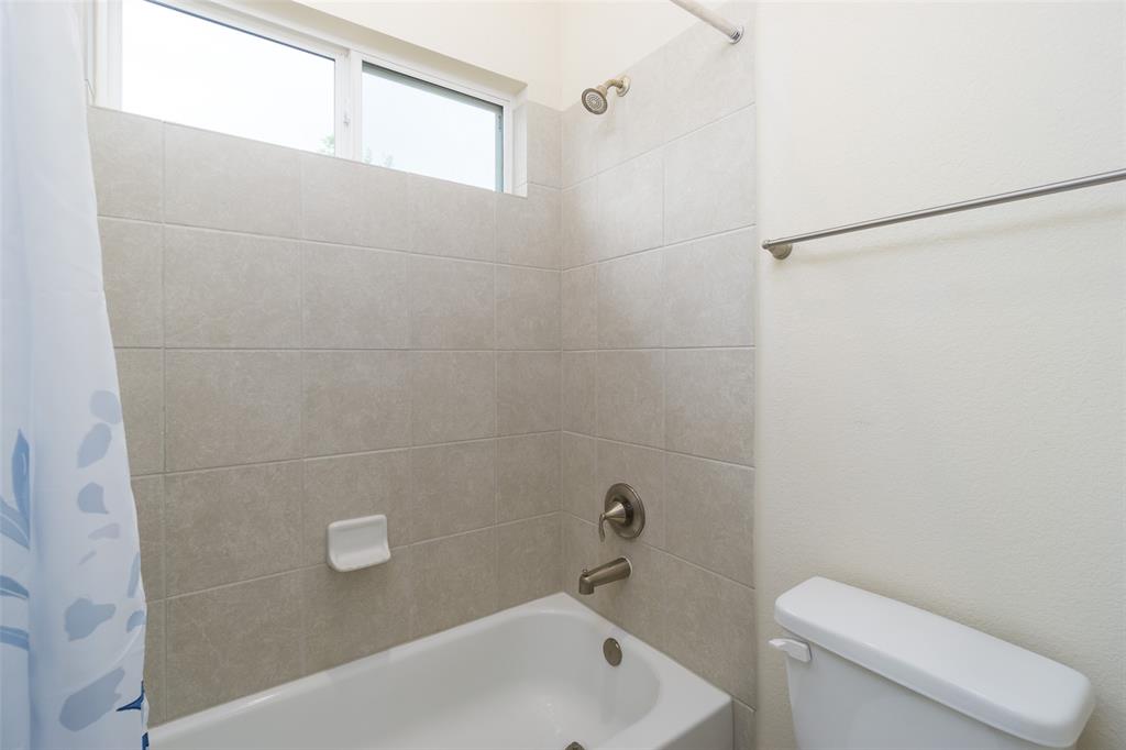 Fully tiled tub/shower combo