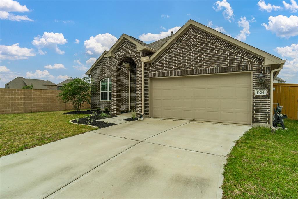 Great curb appeal!