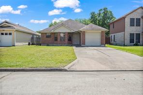 5810 Guadalupe Dr, Dickinson, TX 77539