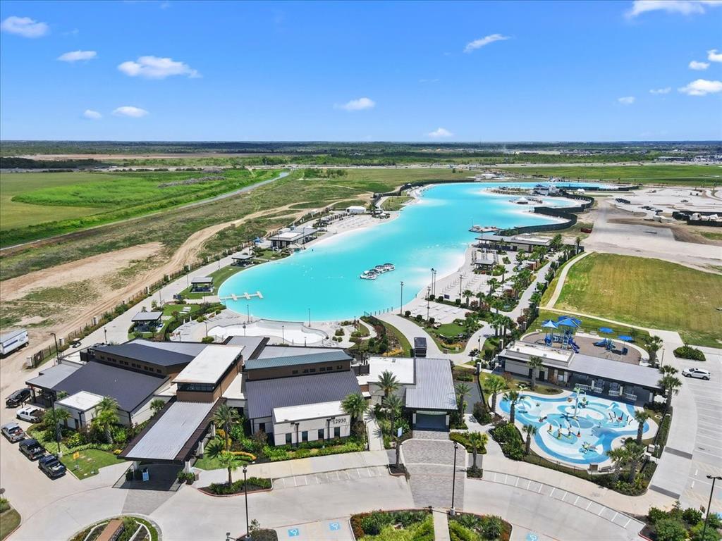 Blue Lagoon Bar & Grill, Splash Pad, 2 community pools, 2 community gyms and the 12 acre lagoon