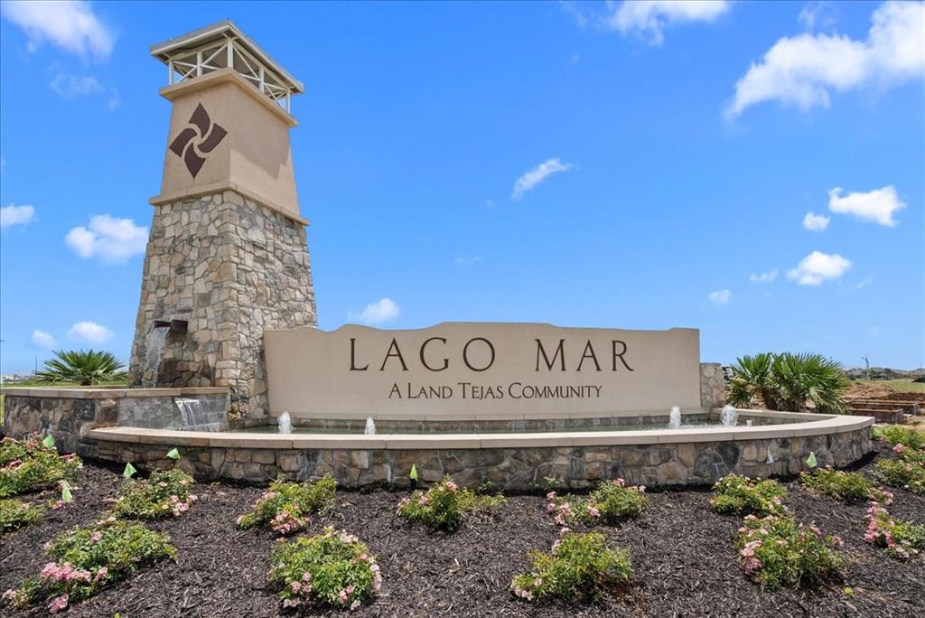 Located in the gated section of Lago Mar