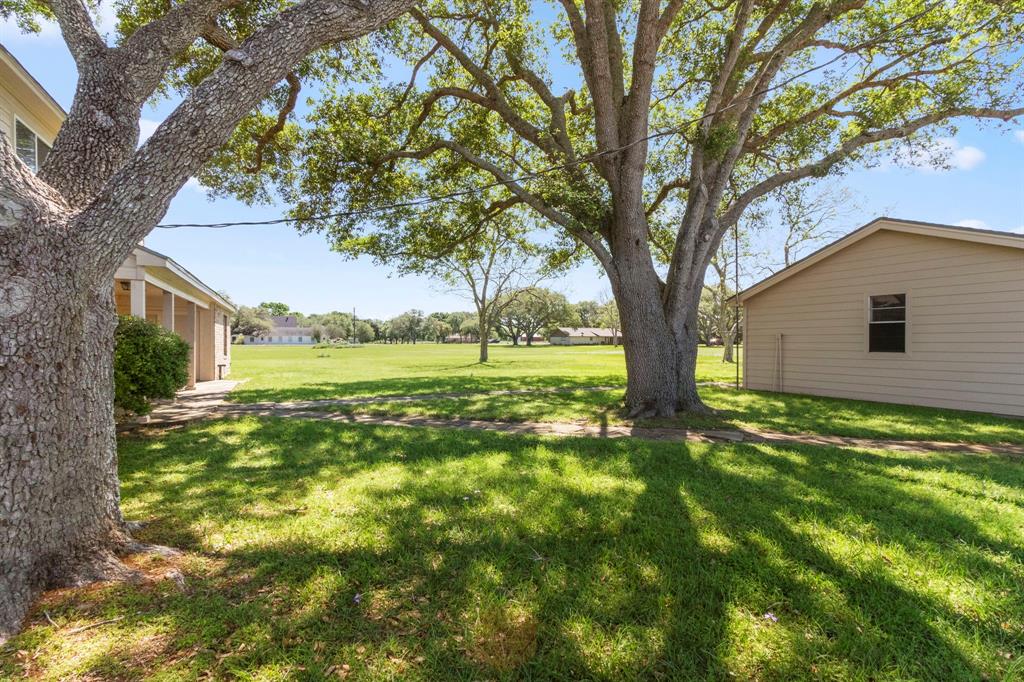 305 Lorraine Avenue , Lissie, Texas image 32