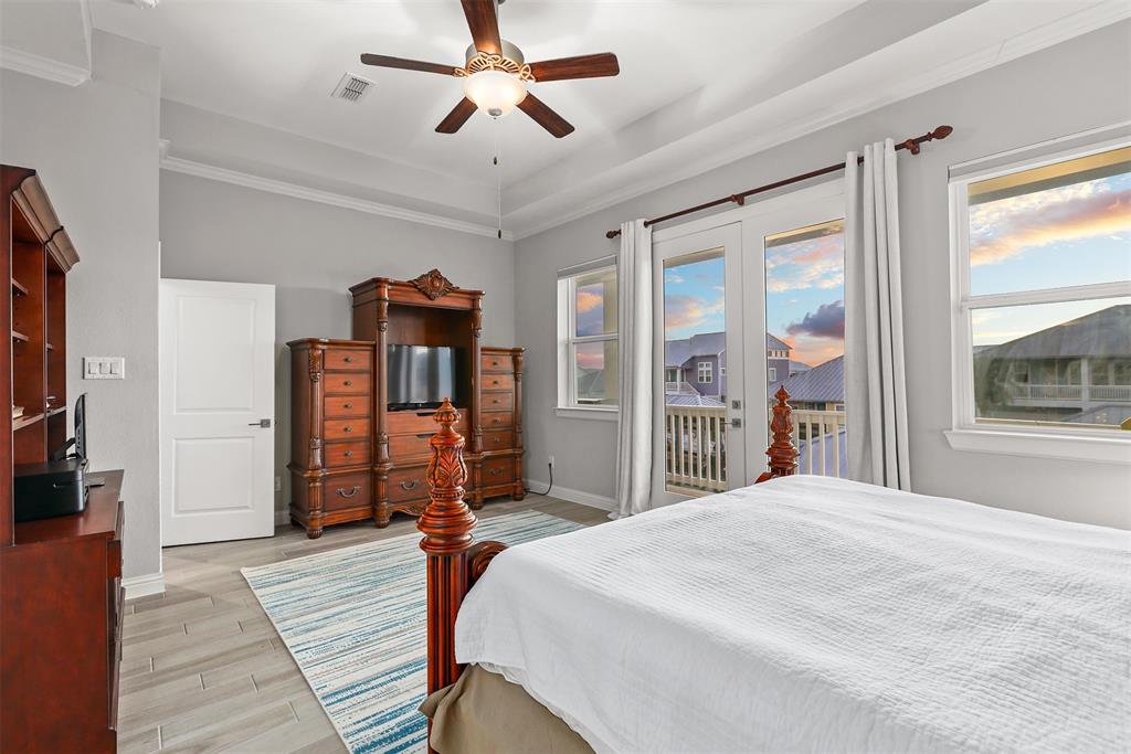 Master bedroom with French Doors leading to the balcony.