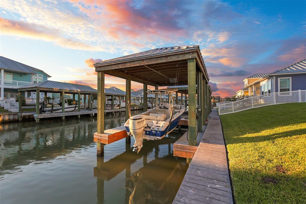 Another view of the boathouse.