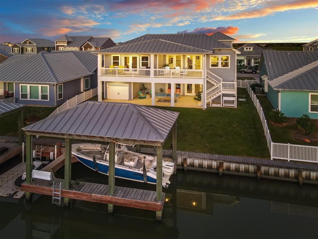 27\' boathouse with a lift and outdoor shower.