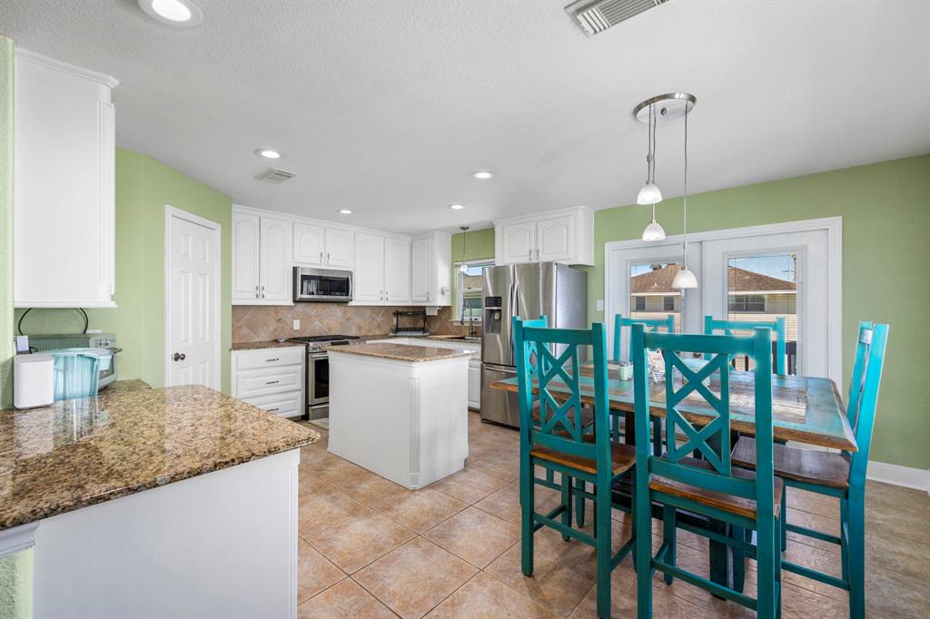 upstairs kitchen and breakfast room