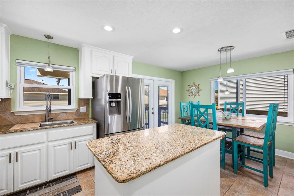 upstairs kitchen and breakfast room