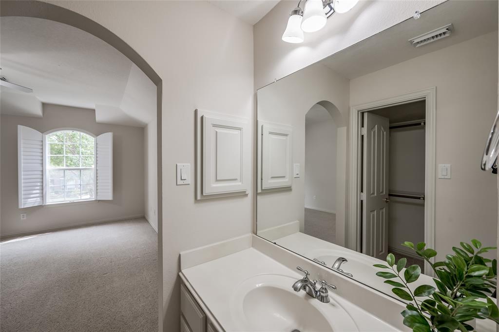 Two bedrooms share a Hollywood bathroom – each bedroom has their own private vanity area.