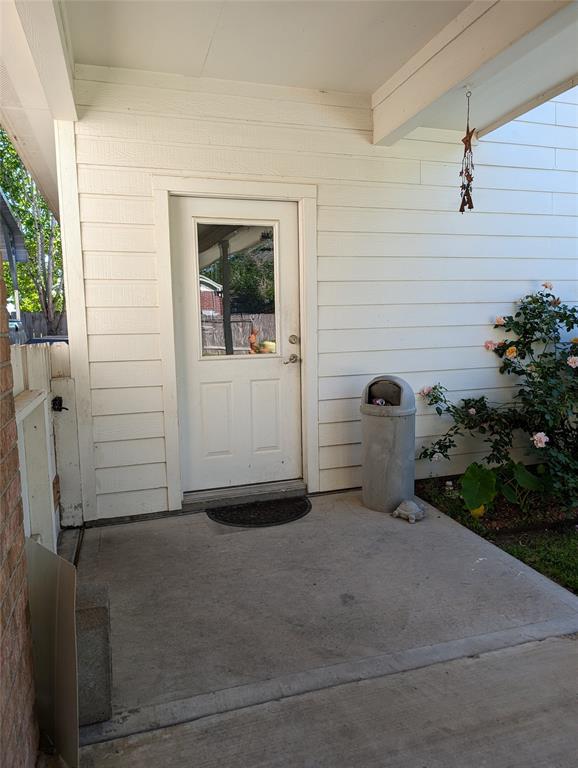 breezeway from garage to house