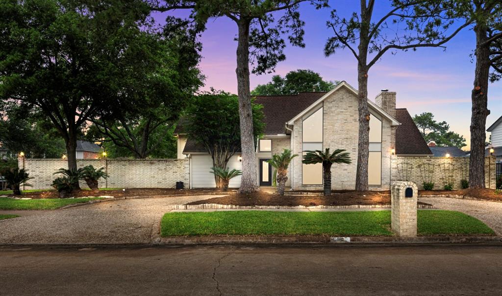 2411 Golfcrest Drive, Pearland, TX 
