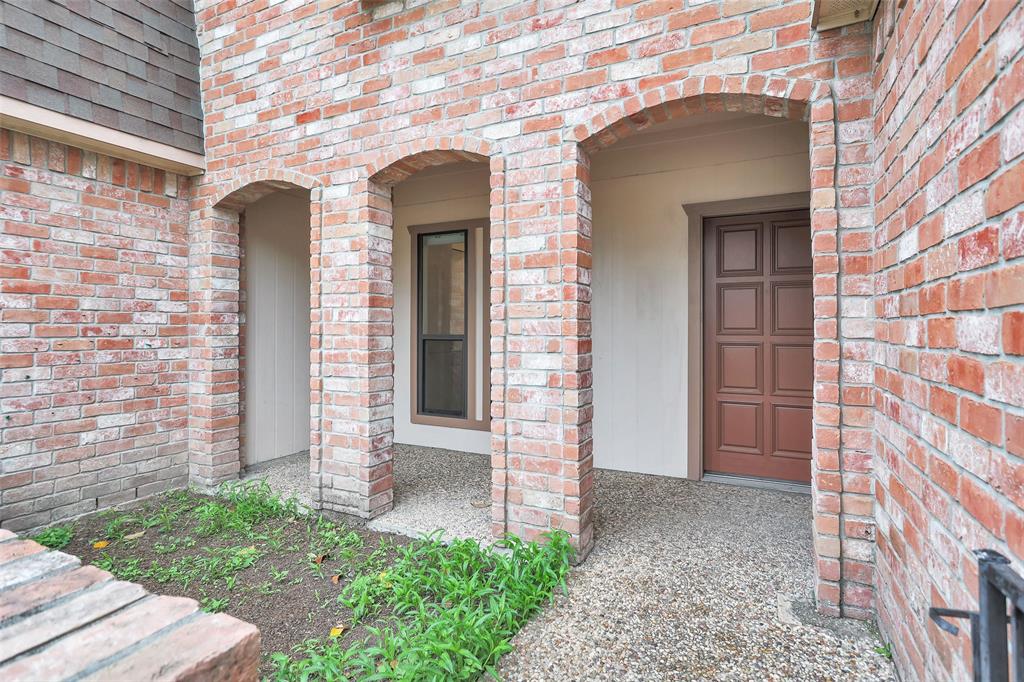 Pull up a couple of rocking chairs & get comfortable on the shady, covered front porch & courtyard.