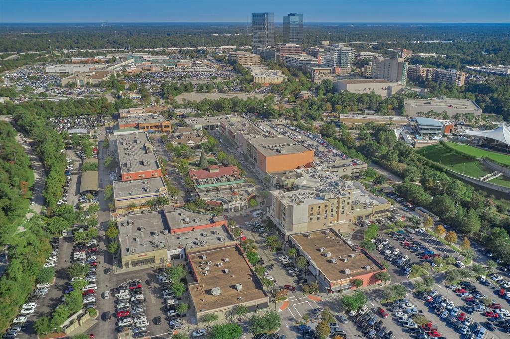 Market Street – The Woodlands is an award-winning mixed-use town center featuring retail, restaurant, cinema, office and hotel.