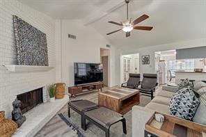  4 N White Pebble Ct, TheWoodlands, TX 77380