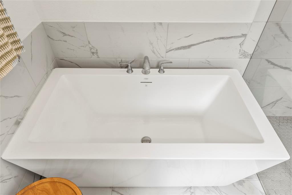 The soaking tub is a perfect space to sink in and relax. Oh yes please!