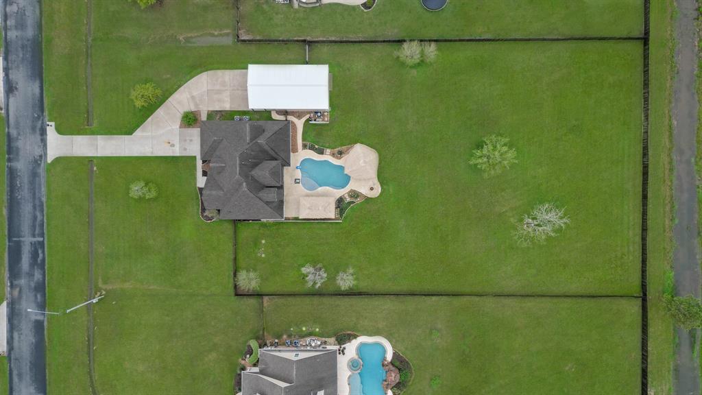 Look at all of that Lucious yard just waiting for your family to enjoy!