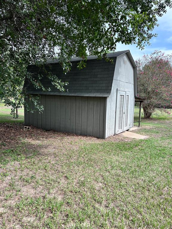 NICE SIZEABLE STORAGE BUILDING