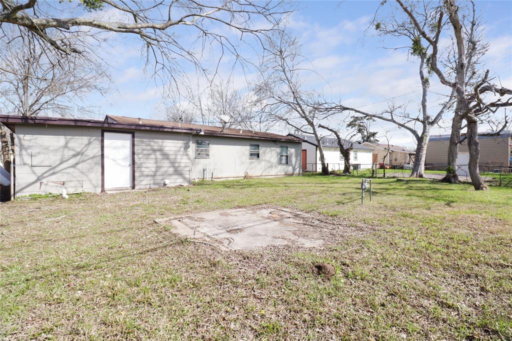 1011 W 10th Street , Freeport, Texas image 24