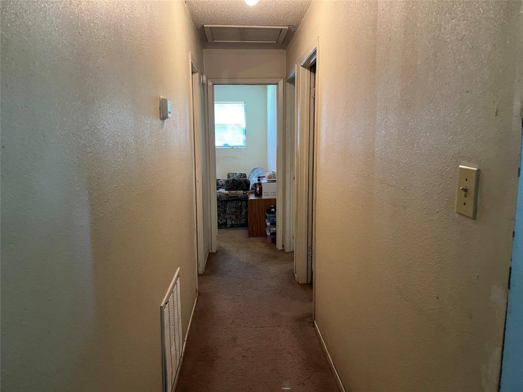 Hallway to bedrooms and full bath.