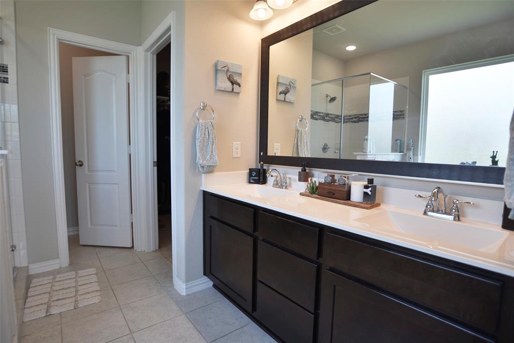 Double Sinks in primary bath