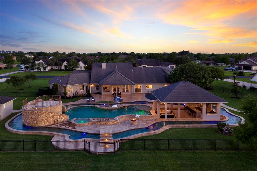 131 Lago Circle Dr N