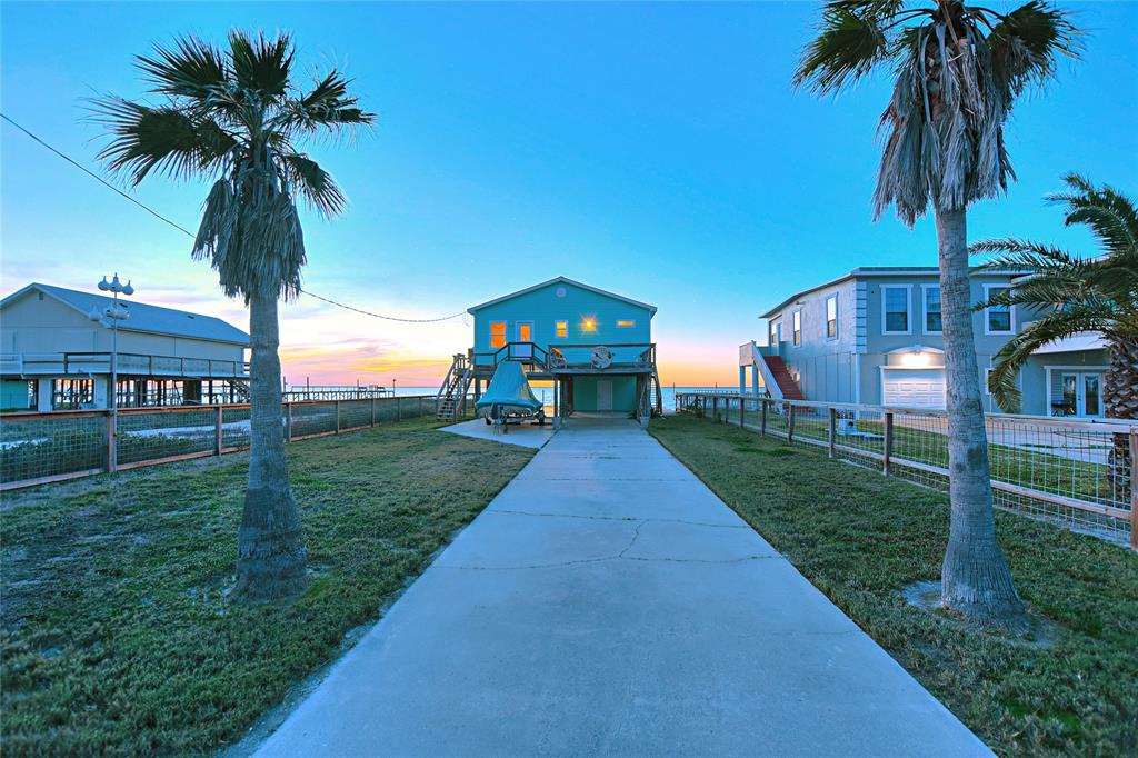 Gorgeous Copano Bay Beach House on Belaire!  Million dollar sunsets from the bayside deck!  All new in 2019!