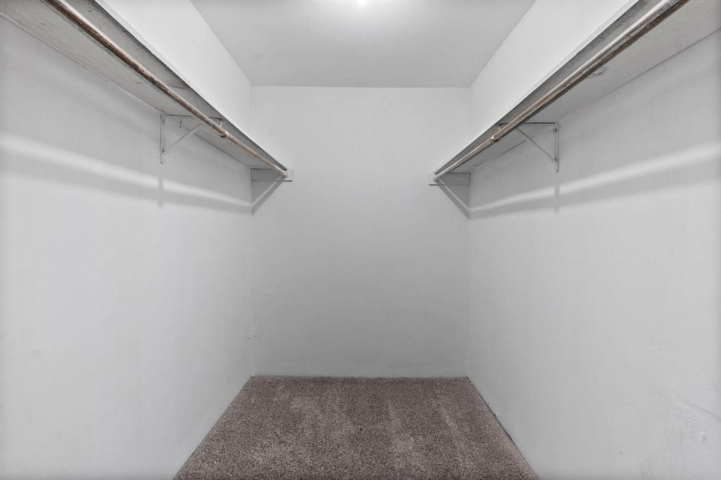 PRIMARY BDRM HAS HUGE WALK IN CLOSET