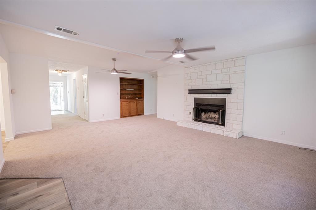 OPEN CONCEPT LVG  ROOM/ DINING AREA W/ NEW CARPET