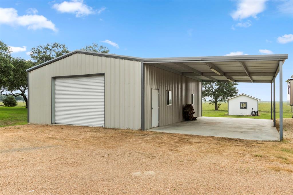 40 x 30 insulated shop and additional 20 x 40 covered parking for your RV. (2018). Extra outdoor entertaining space.