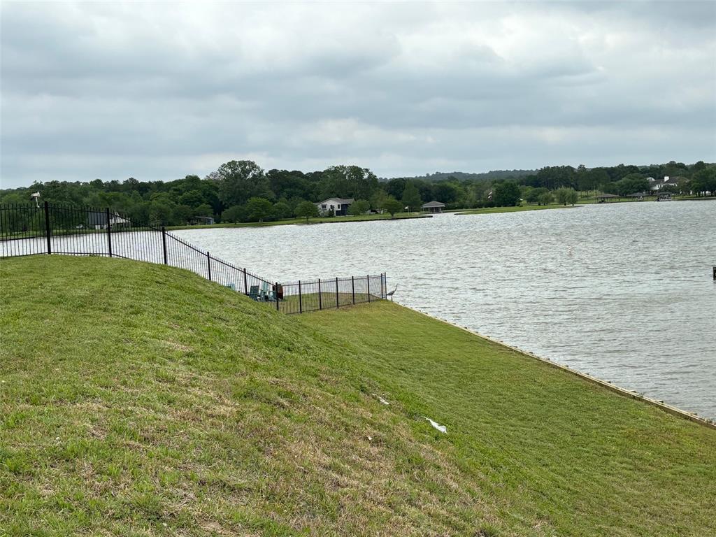 11021 N Lake Mist Ln