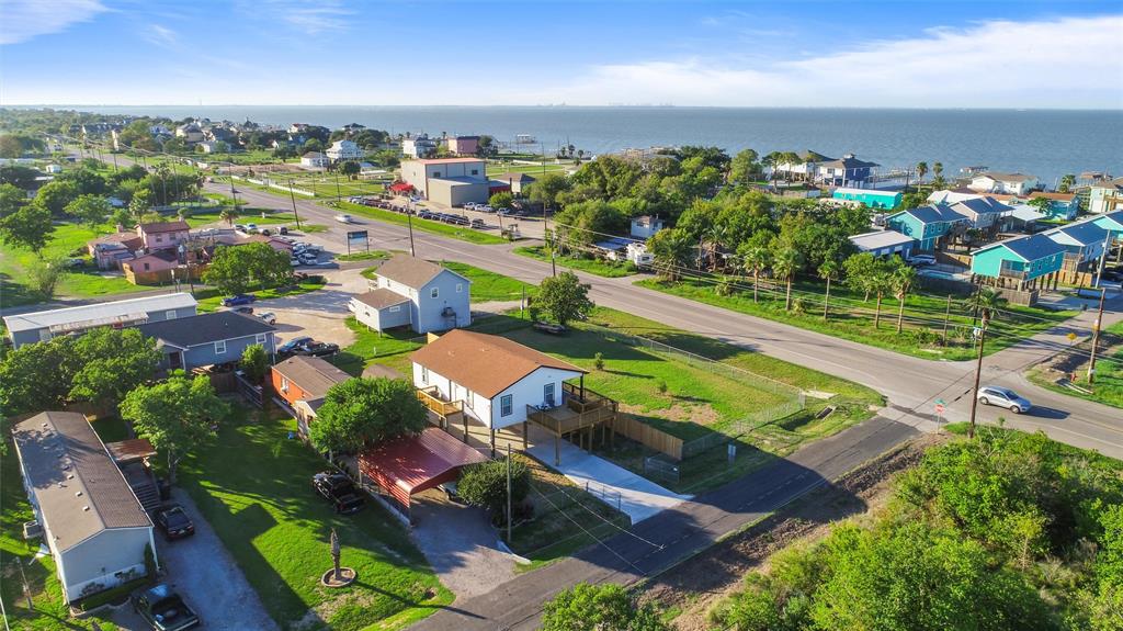 If design includes a Top Porch, it has a view of Galveston Bay.