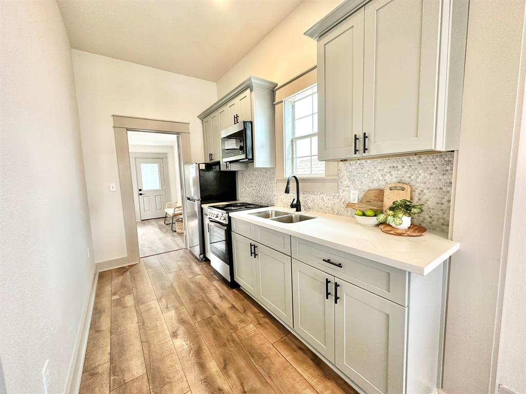 Property Detail on Dorothy B. Mitchell 1009 Avenue L, Galveston TX 77550