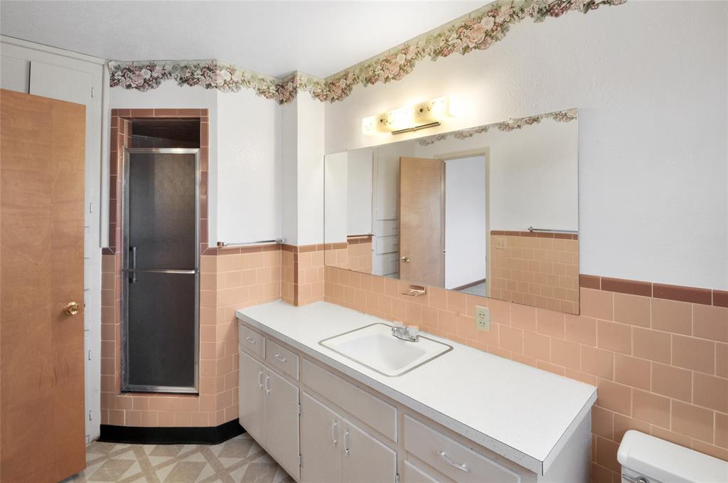 Stand-up shower in the Primary Bathroom