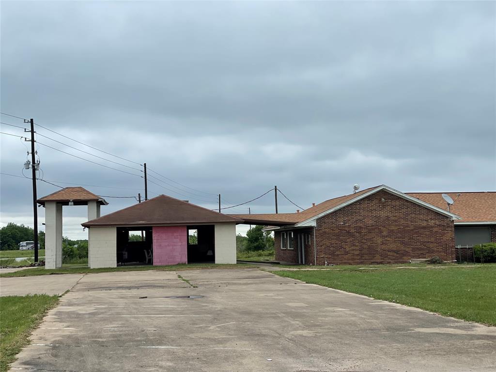 211 County Rd 227, Hungerford, TX 77435