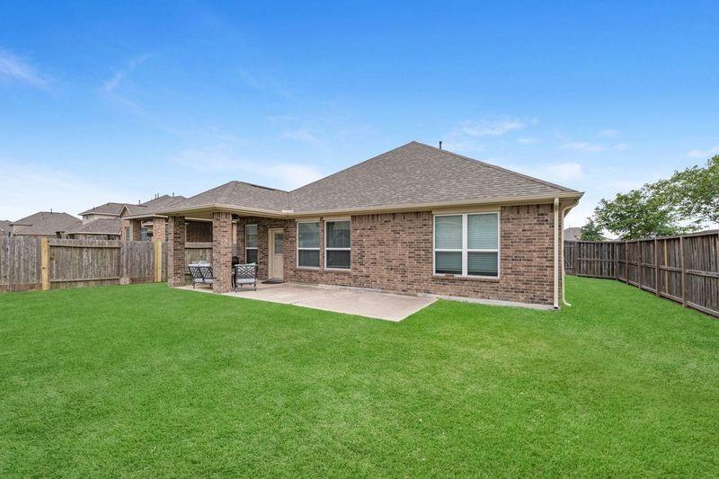 HOA maintains left side fence at this home!  Spacious back yard!