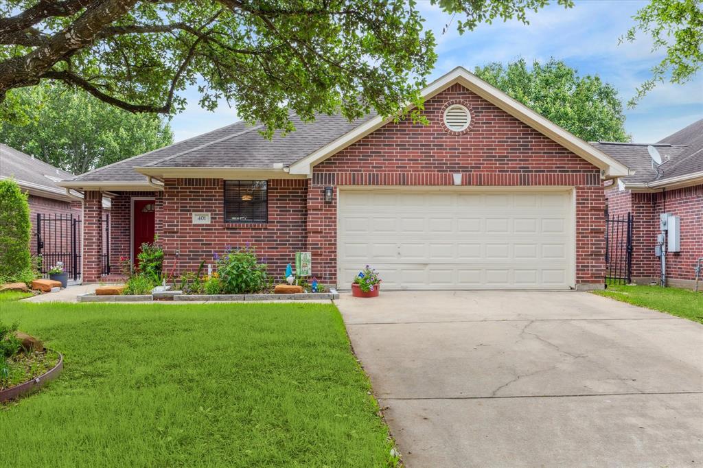 401 Live Oak Ln