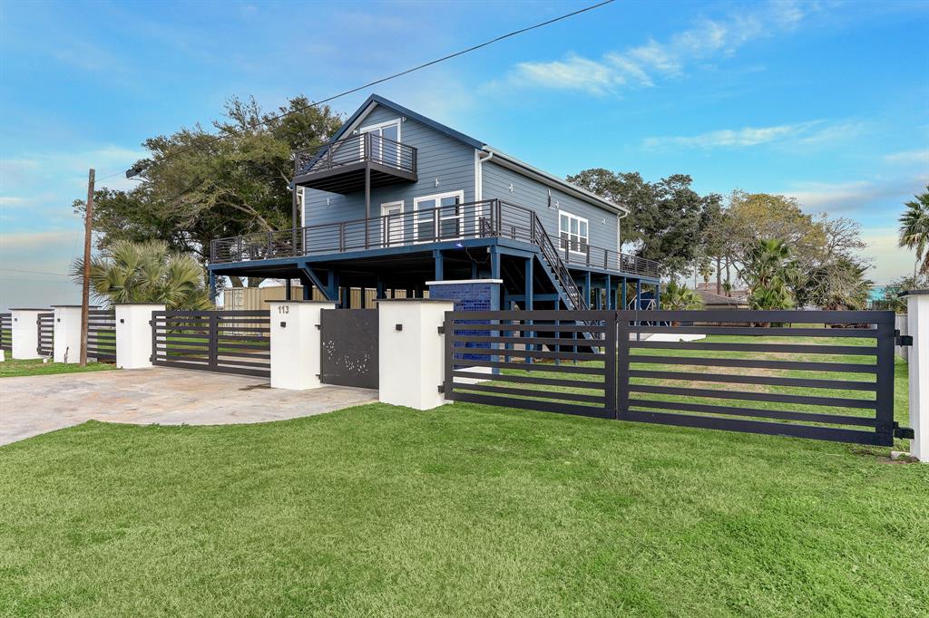 VIEW OF THE DEDICATED STEEL GATE THAT ACCOMODATES RV OR BOAT PARKING.